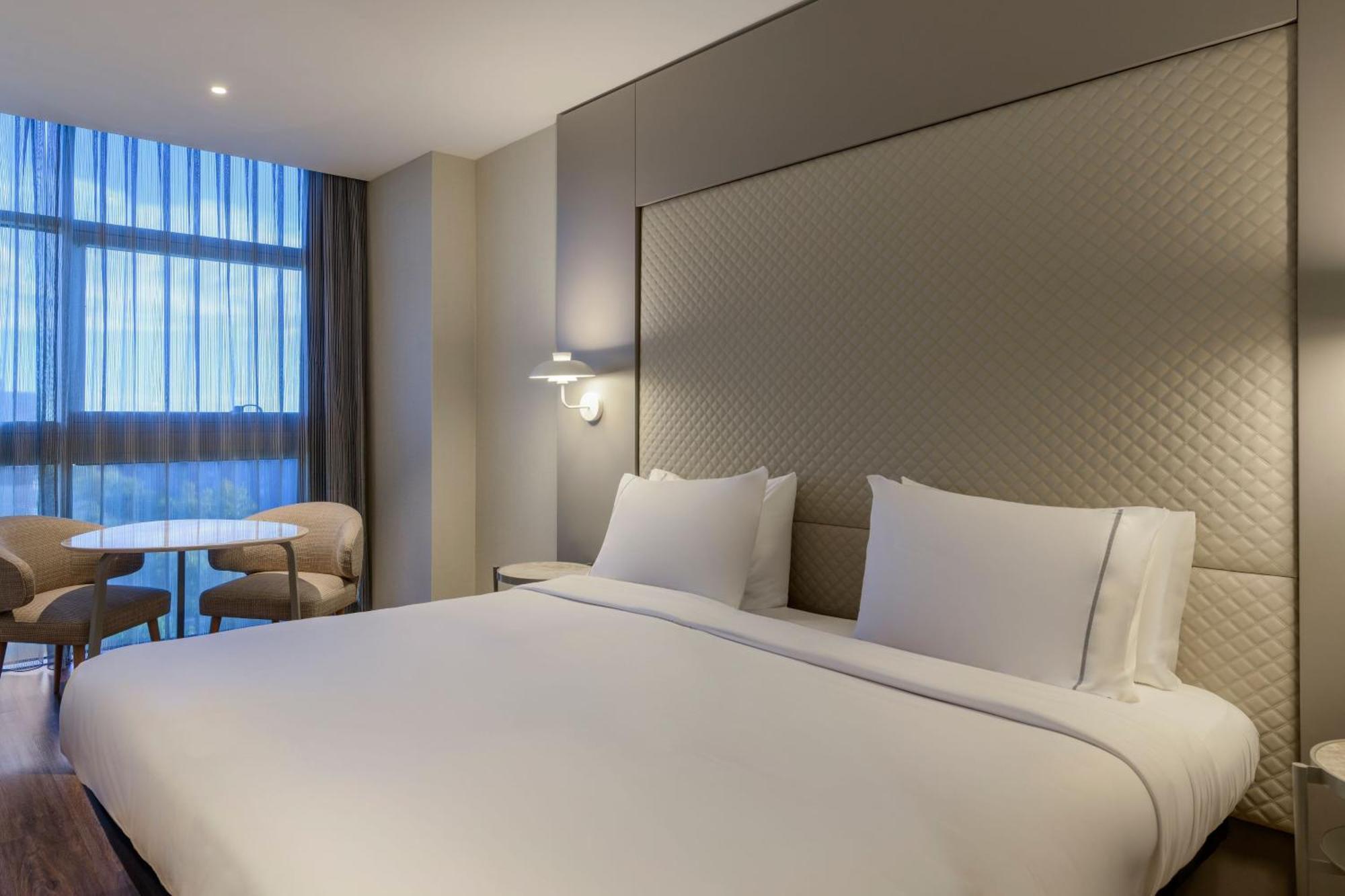 Ac Hotel Som By Marriott L'Hospitalet de Llobregat Exterior photo
